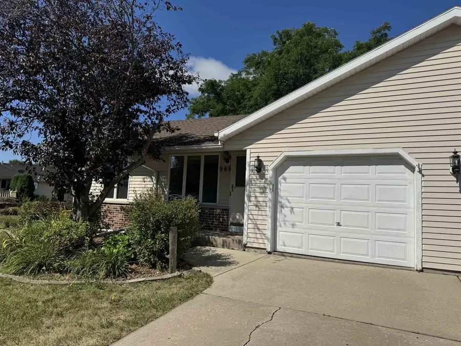 965 N Wuthering Hills Drive, Janesville, WI 53546 - #2