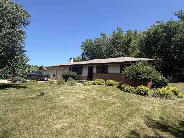2451 S Country Lane, Beloit, WI 53511
