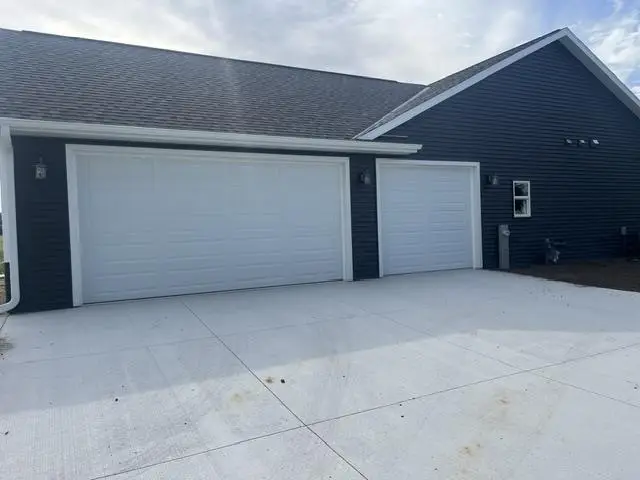 190 Deerrun Drive, Fall River, WI 53932 - #1