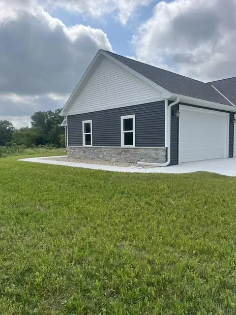 190 Deerrun Drive, Fall River, WI 53932 - #2