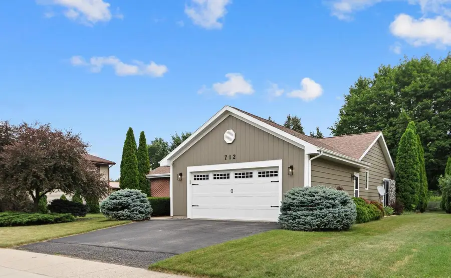 712 N Wuthering Hills Drive, Janesville, WI 53546 - #2