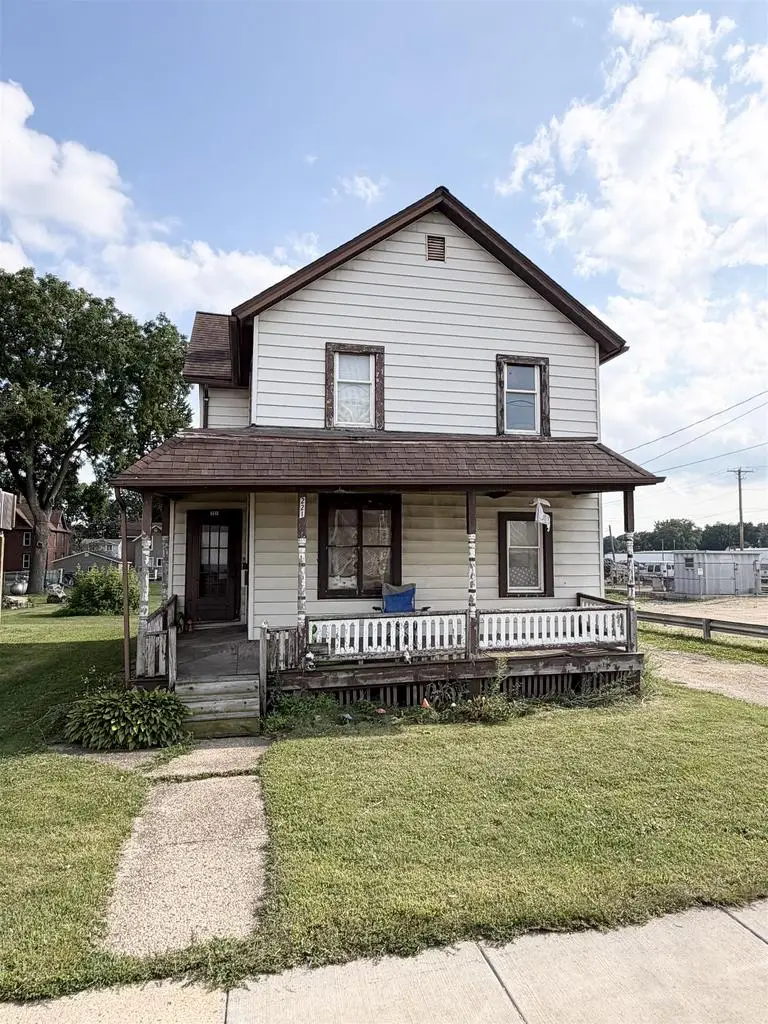 221 W Mill Street, Beaver Dam, WI 53916 - #1