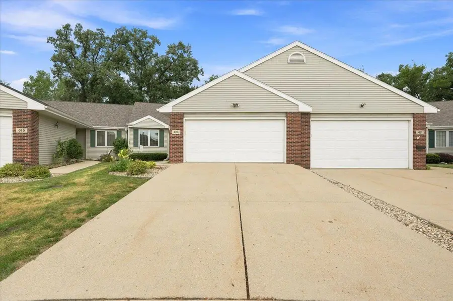 615 Kensington Square, Stoughton, WI 53589 - #2