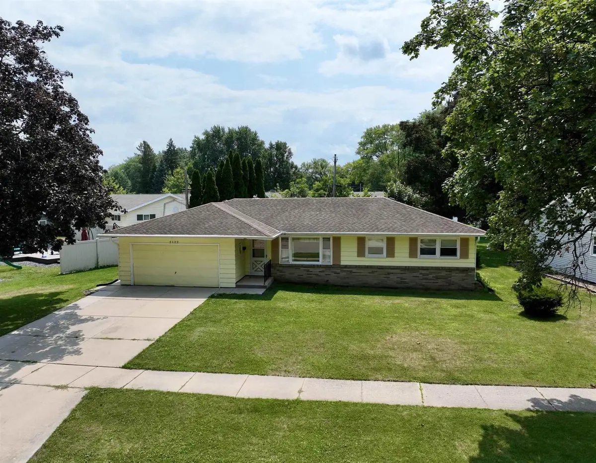 2122 N Hawthorne Park Drive, Janesville, WI 53545 - #1