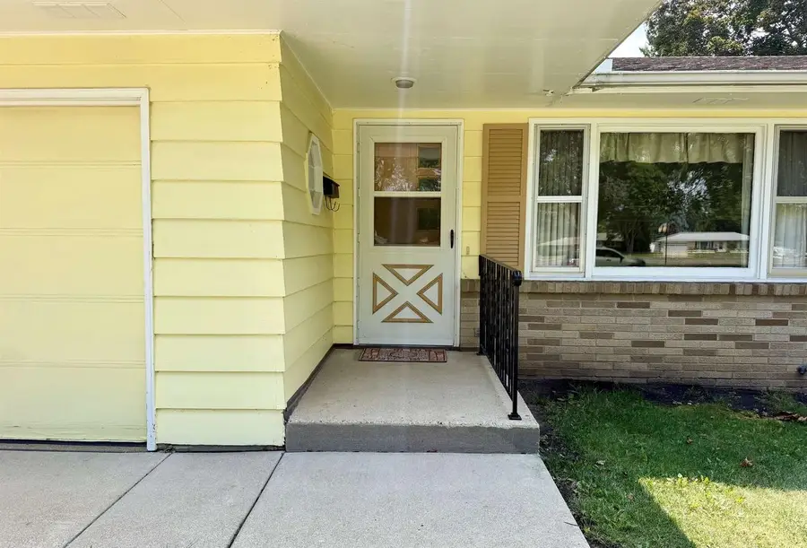 2122 N Hawthorne Park Drive, Janesville, WI 53545 - #2