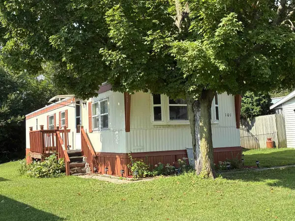 101 Falling Creek Drive #101, Janesville, WI 53548