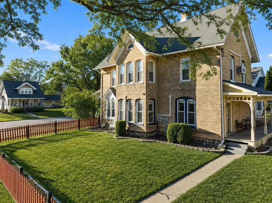 121 S Wisconsin Street, Elkhorn, WI 53121 - #2