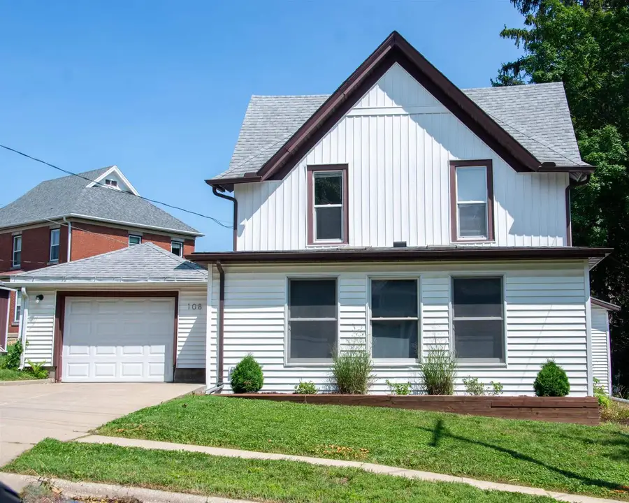 108 S Iowa Street, Mineral Point, WI 53565 - #2