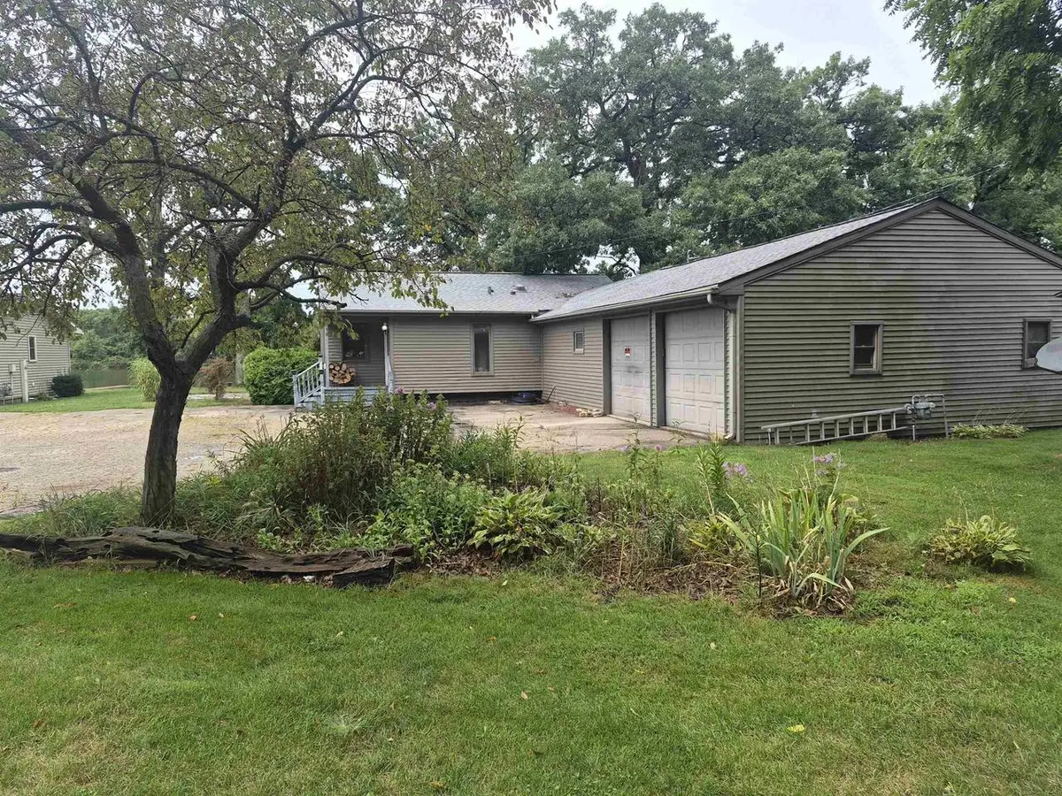 19 E Auburn Drive, Beloit, WI 53511 - #1