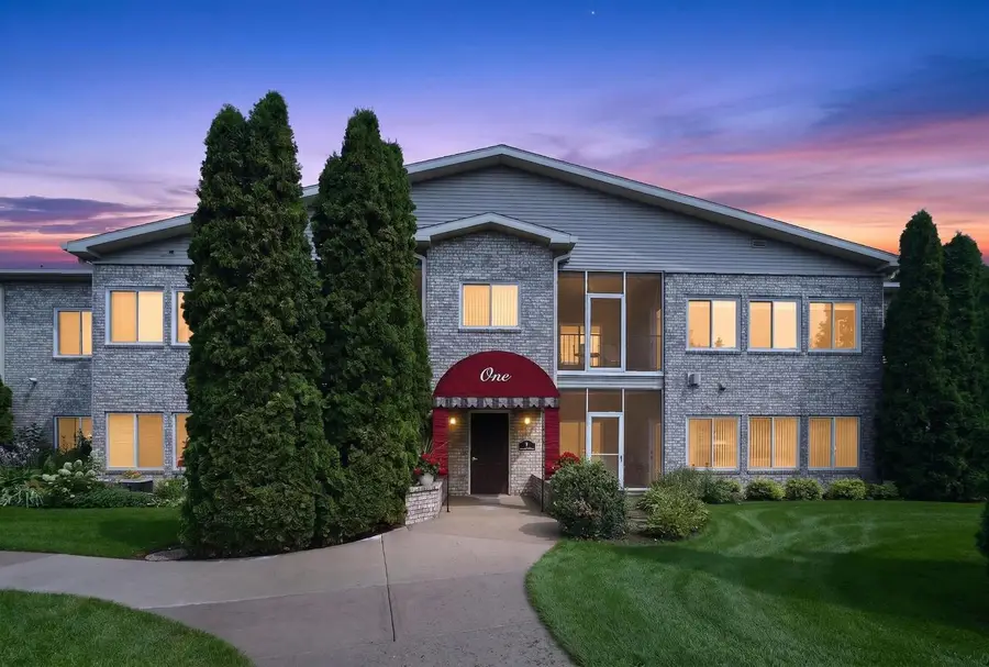 1 Cherokee Circle #102, Madison, WI 53704 - #3