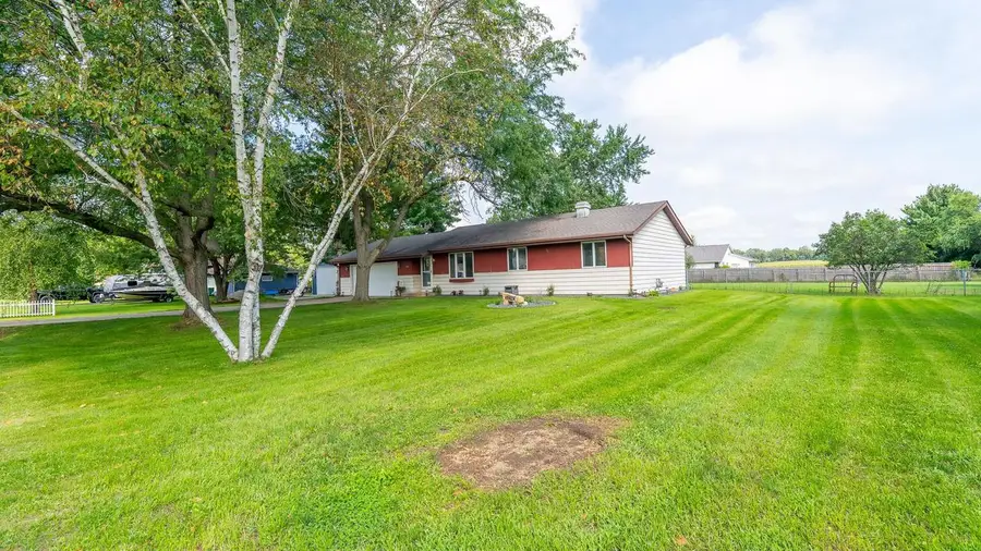 4710 W Greenfield Road, Janesville, WI 53548 - #2