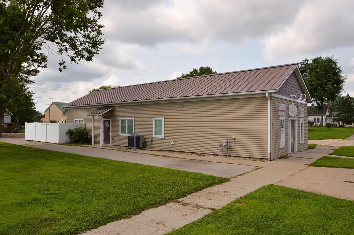 1201 S Beaumont Road, Prairie Du Chien, WI 53821 - #1