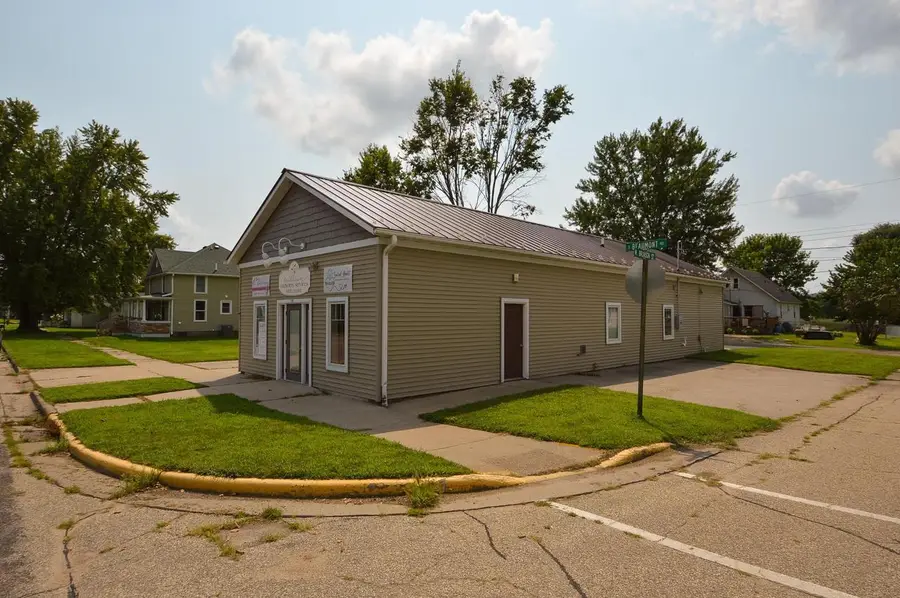 1201 S Beaumont Road, Prairie Du Chien, WI 53821 - #3