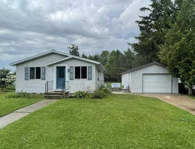 320 W Poplar Street, Plainfield, WI 54966 - #1