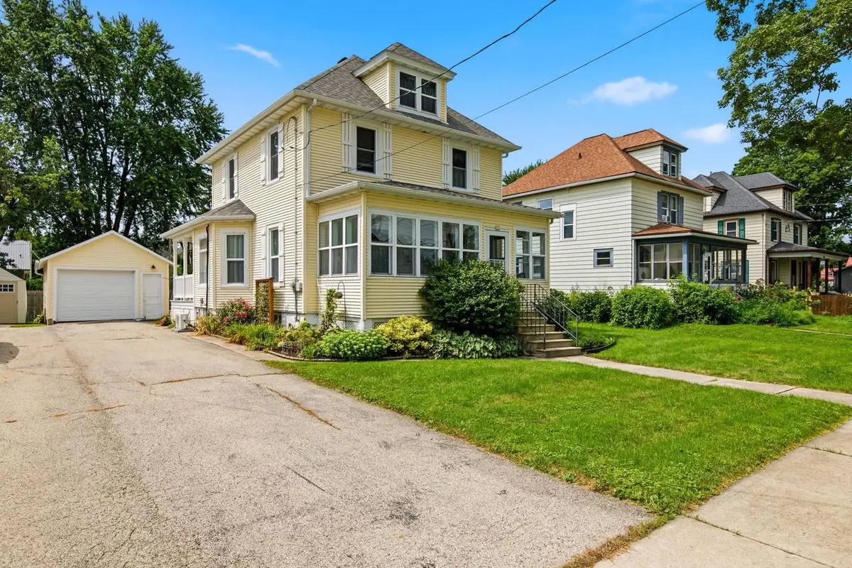 331 W Harrison Street, Columbus, WI 53925 - #1