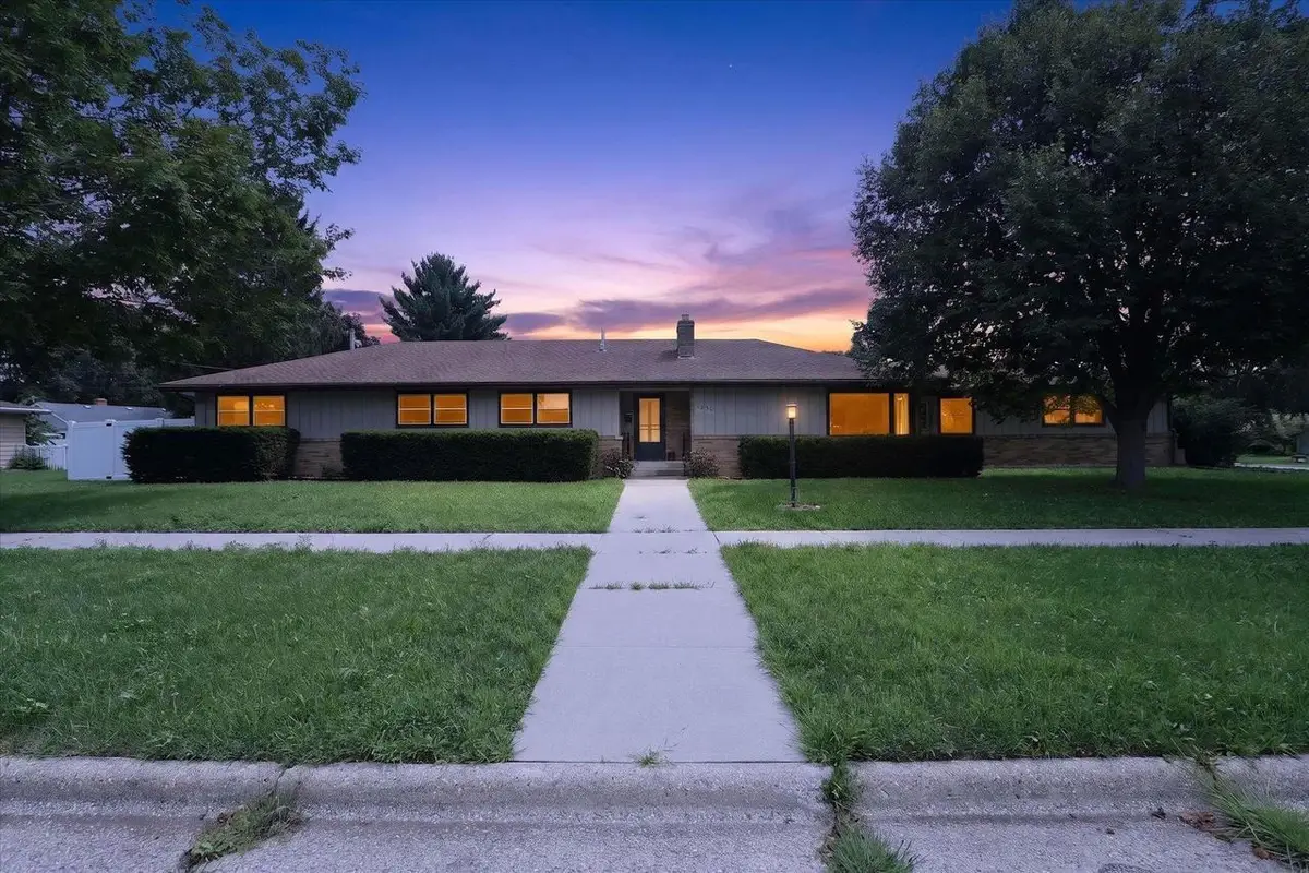 1230 N Harmony Drive, Janesville, WI 53545 - #1