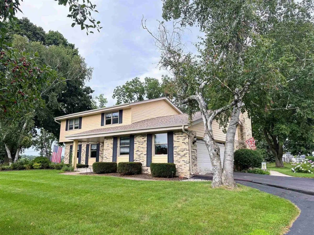 W275 N4880 S Courtland Circle, Pewaukee, WI 53072 - #1