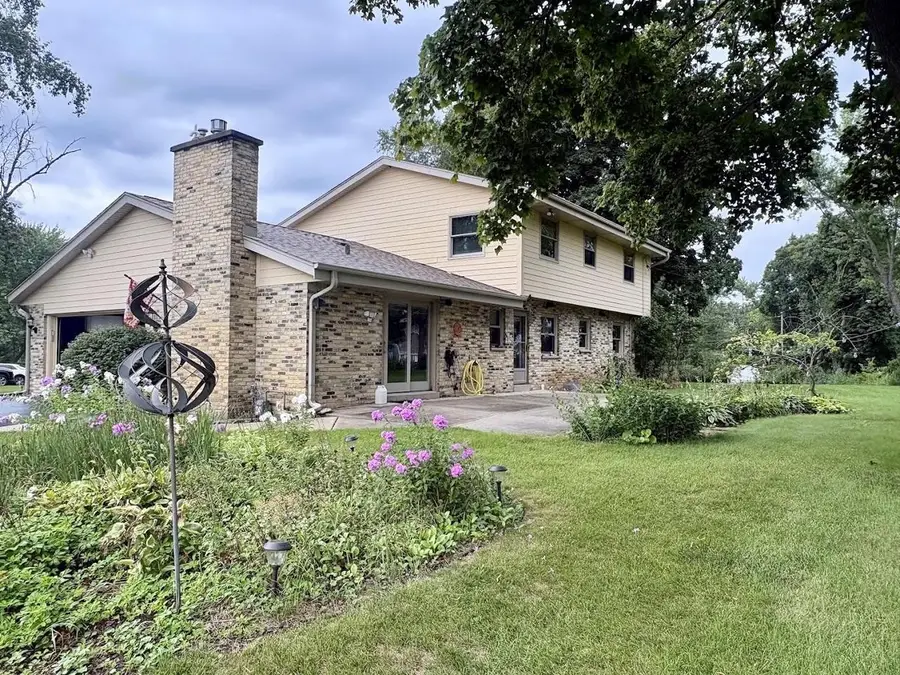 W275 N4880 S Courtland Circle, Pewaukee, WI 53072 - #3