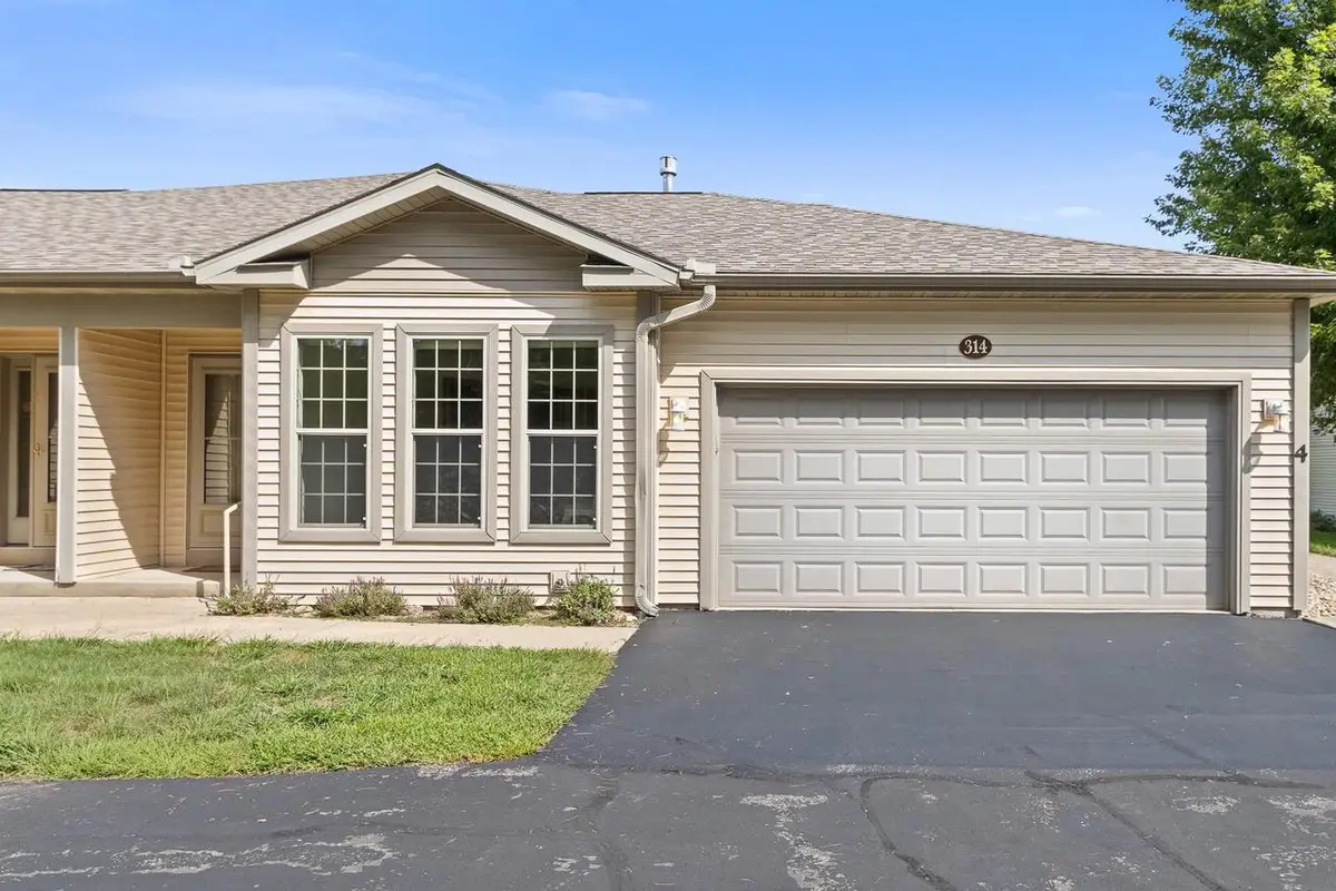314 Henry Drive #4, Portage, WI 53901 - #1