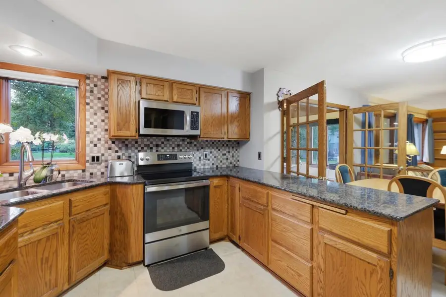 14 W Newhaven Circle, Madison, WI 53717 - #3