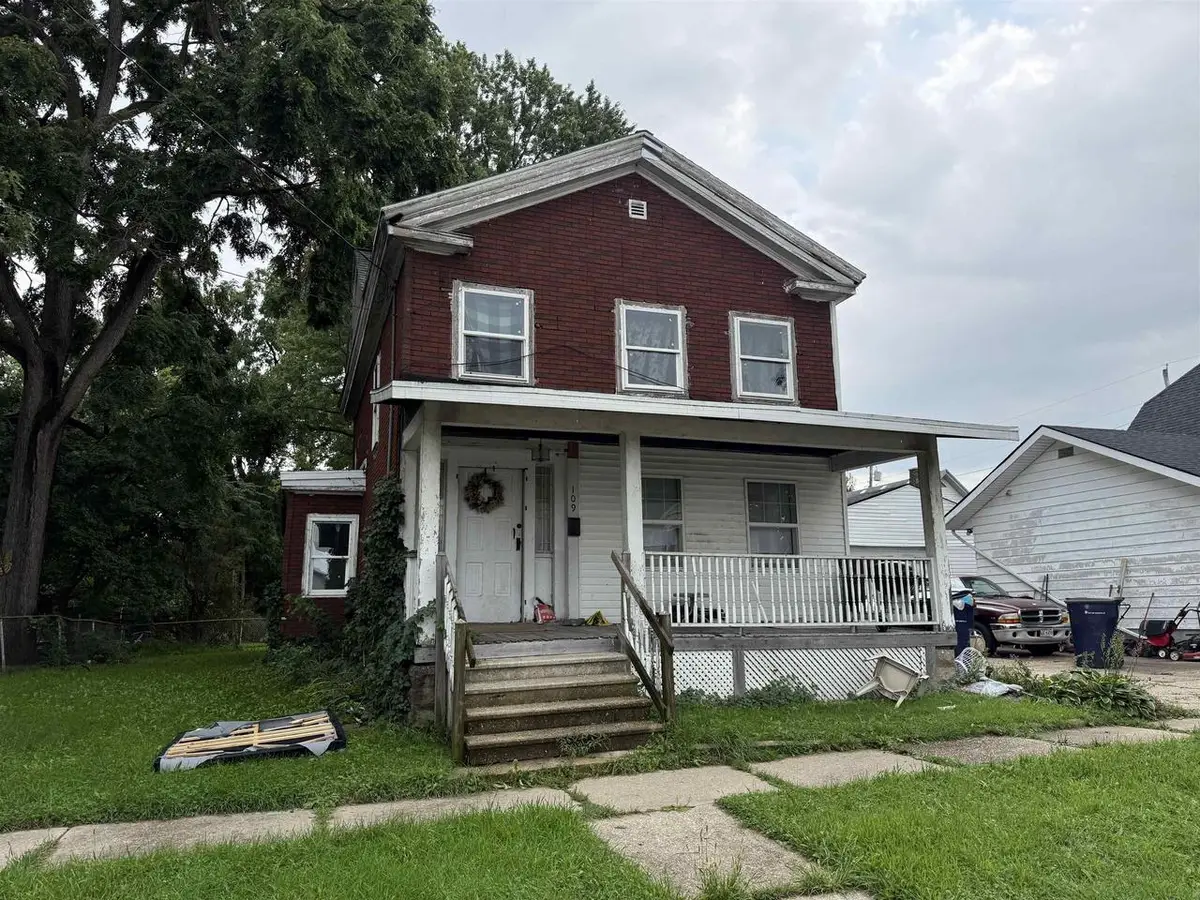 109 W Holmes Street, Janesville, WI 53545 - #1