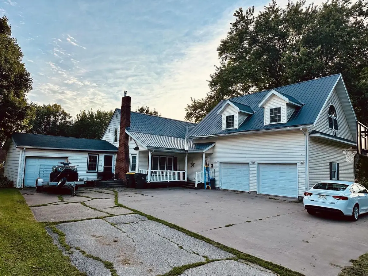 112 W Bluff Street, Cassville, WI 53806 - #1