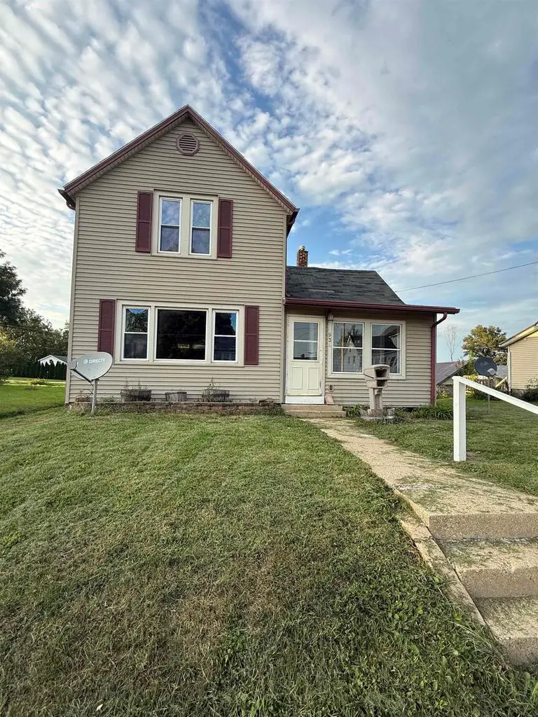 934 E Garden Street, Freeport, IL 61032 - #1