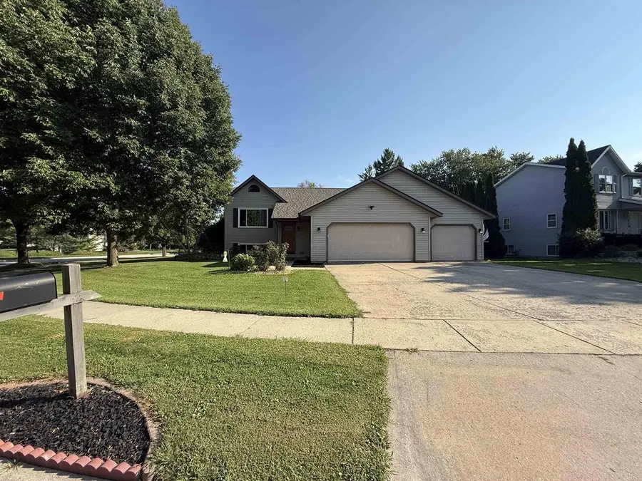 521 Sleepy Hollow Lane, Marshall, WI 53559 - #2