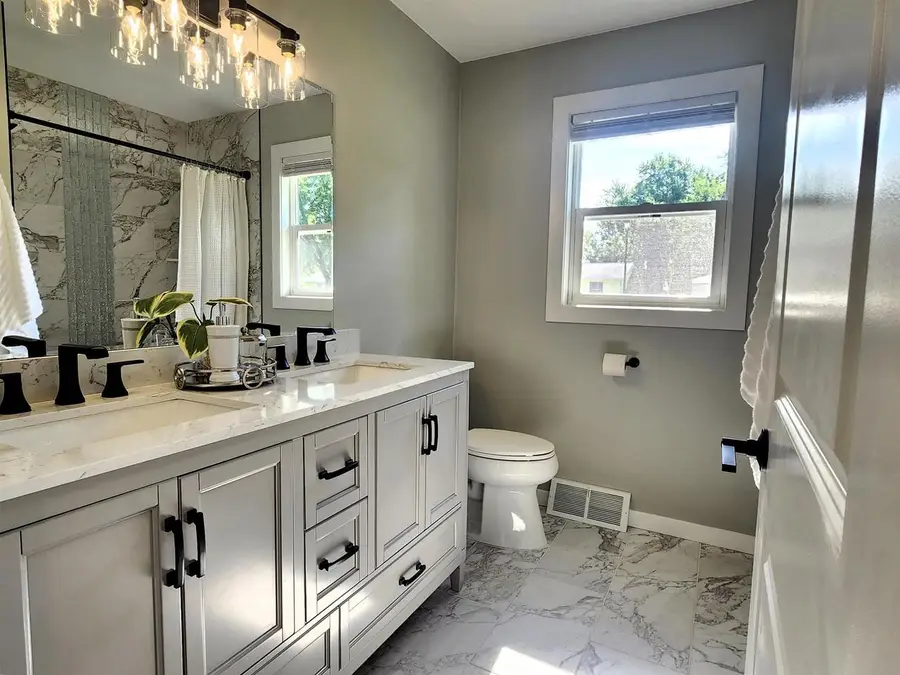 430 Woodview Drive, Sun Prairie, WI 53590 - #2