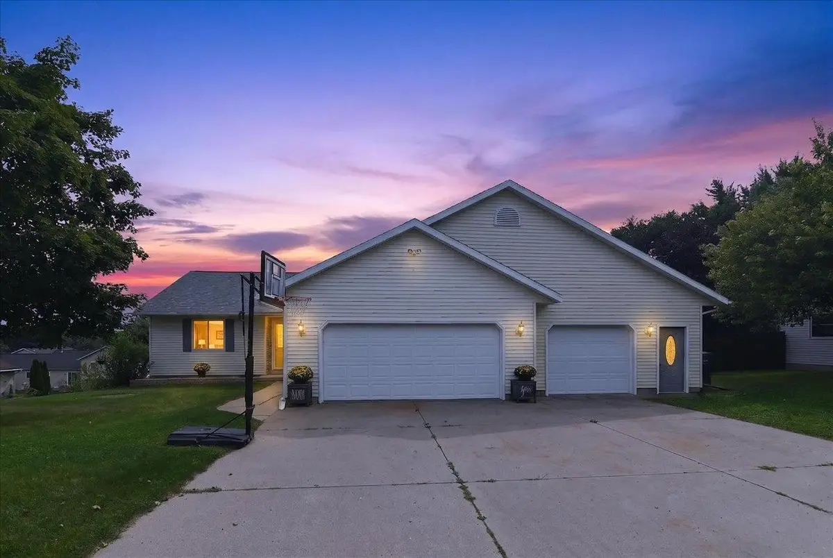 423 Sunset Drive, Poynette, WI 53955 - #1