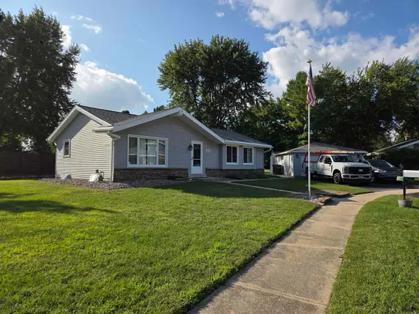 1544 Riverdale Drive, Oconomowoc, WI 53066