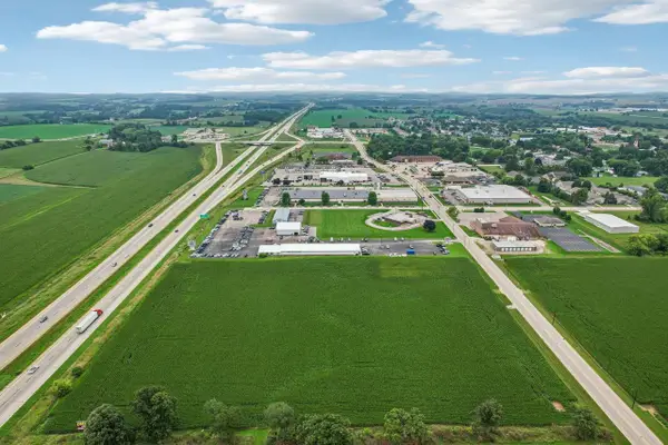 950 East Avenue, Lomira, WI 53048