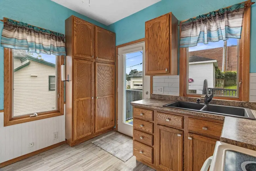 112 W Howard Street, Portage, WI 53901 - #3