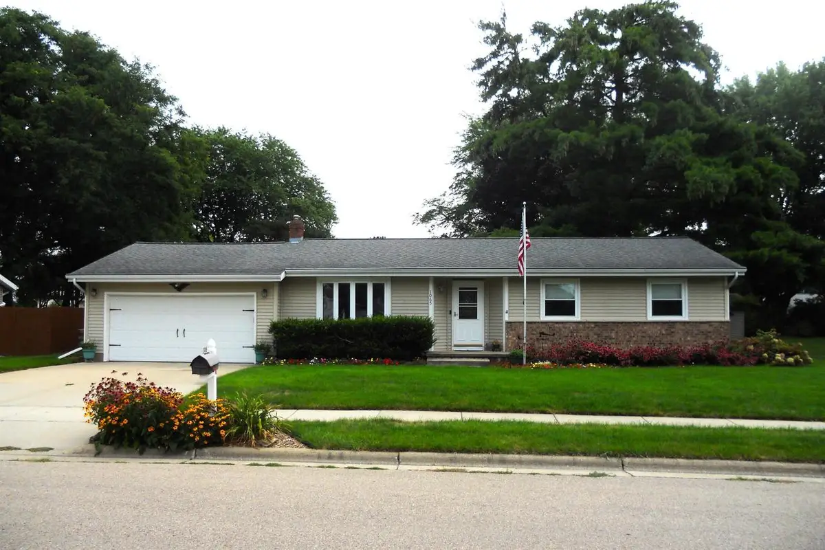 1065 Tara Drive, Sun Prairie, WI 53590 - #1