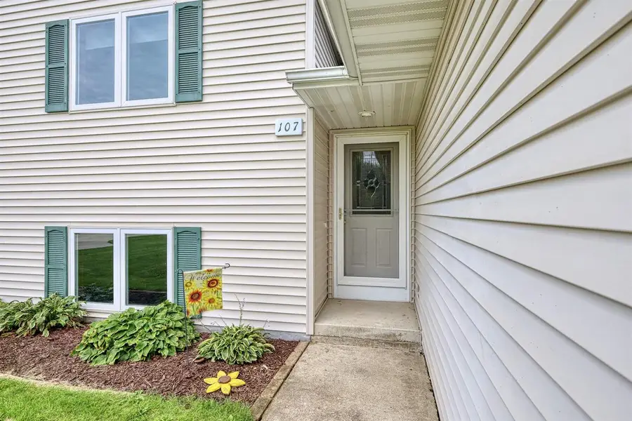 107 Jennifer Lane, Fall River, WI 53932 - #2