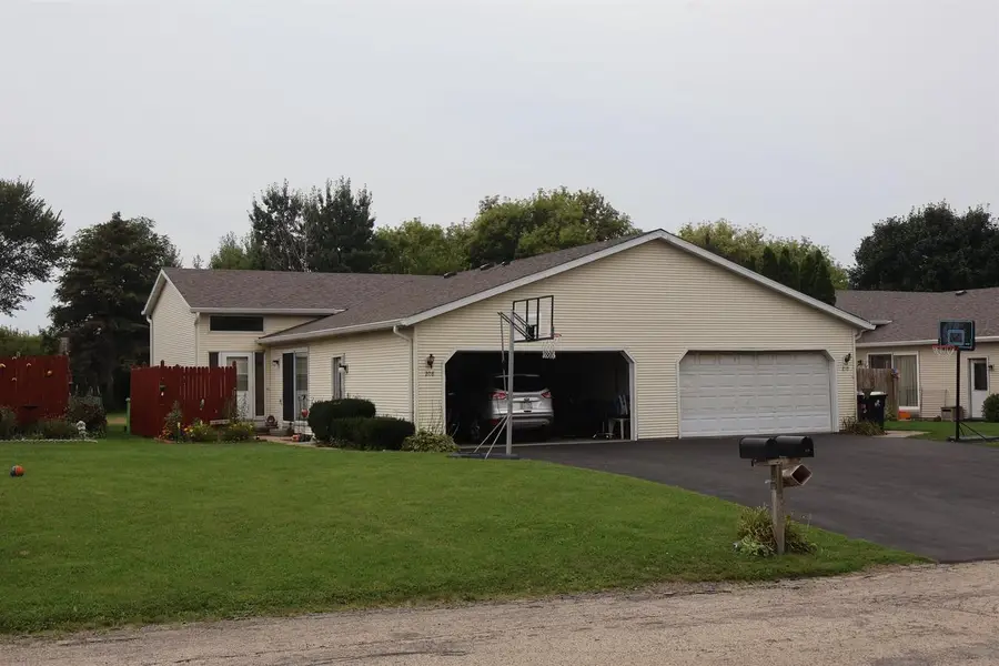 208-210 Eilbes Avenue, Beaver Dam, WI 53916 - #3