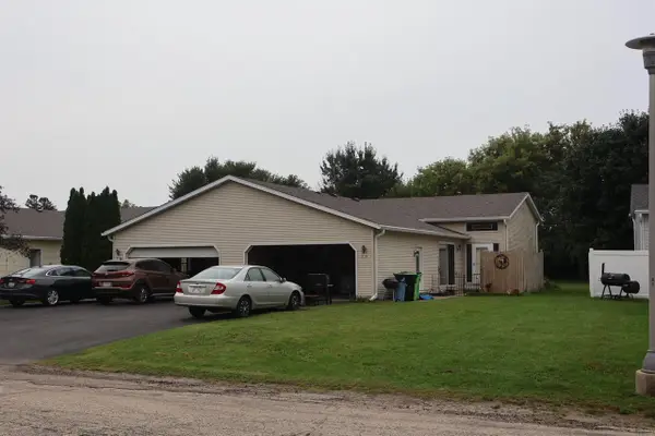 212 - 214 Eilbes Avenue, Beaver Dam, WI 53916