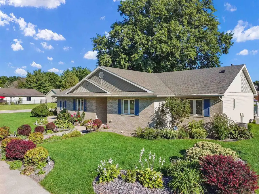 805 Hawthorne Avenue, Janesville, WI 53545 - #2