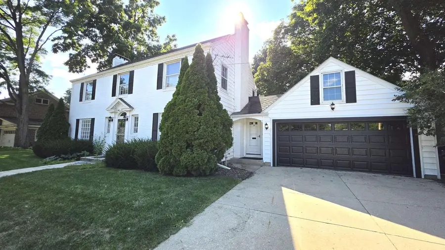 22 S Garfield Avenue, Janesville, WI 53545 - #2