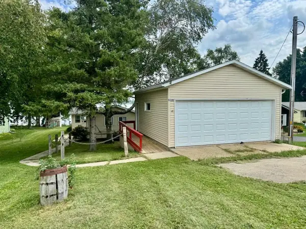 N9384 Idlehour Drive, Randolph, WI 53956