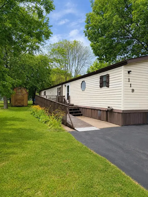 119 Oak Park Drive, Menasha, WI 54952