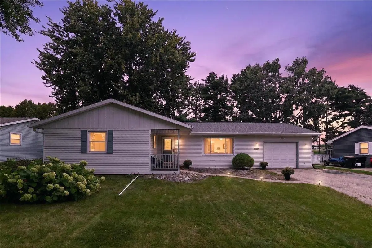 512 Yorktown Road, Deforest, WI 53532 - #1