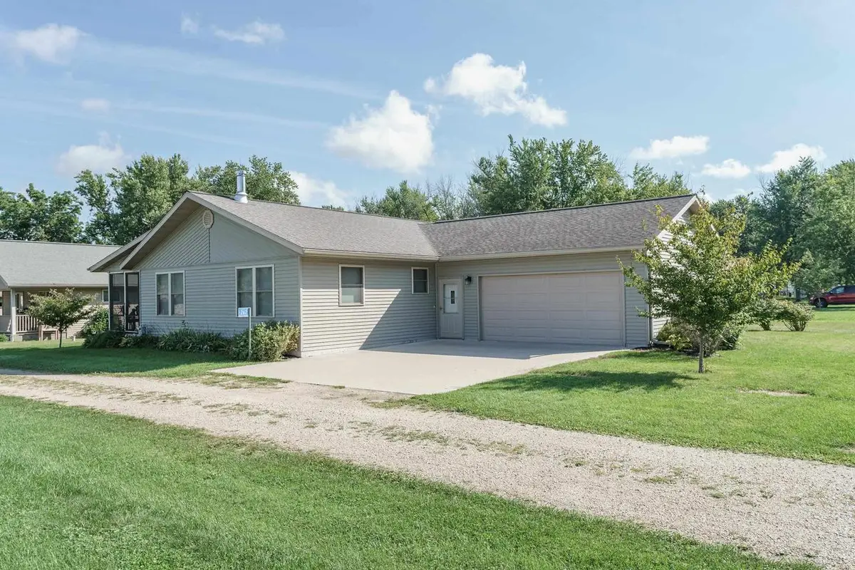 262 E Front Street, Markesan, WI 53946 - #1