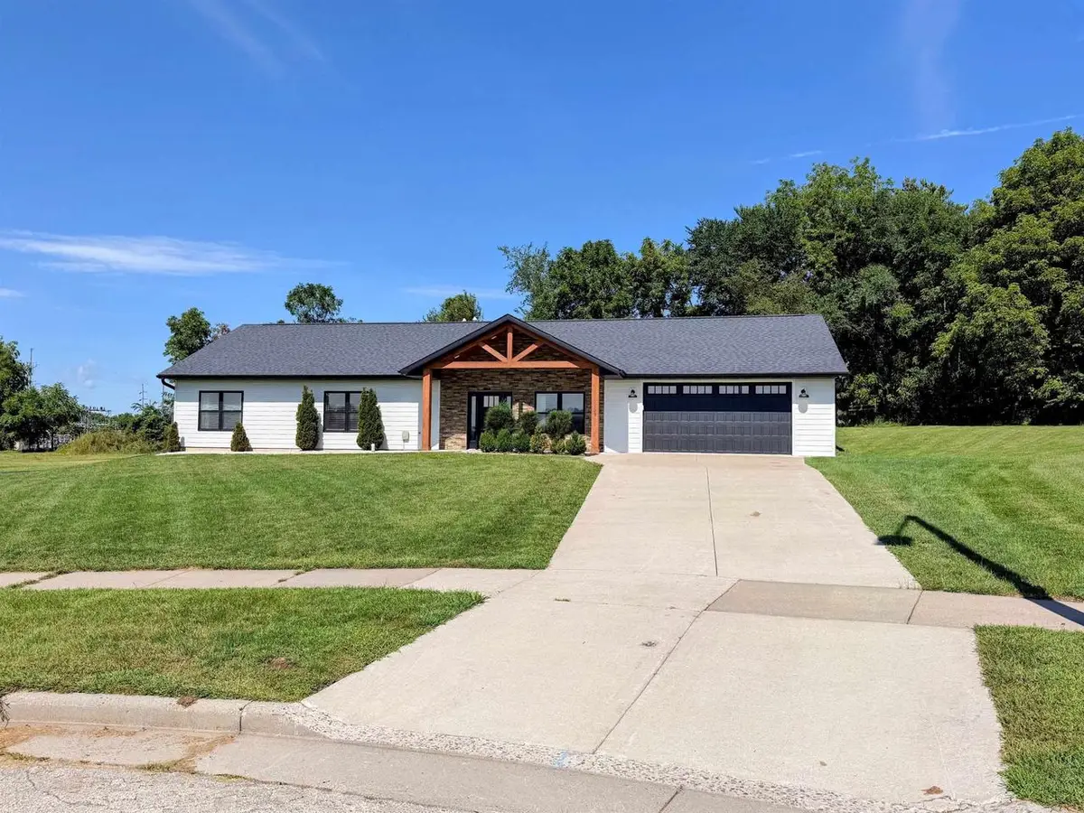 2309 Stephanie Circle, Prairie Du Chien, WI 53821 - #1
