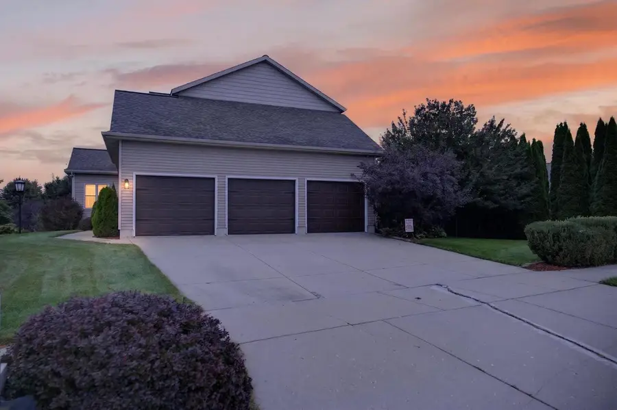 305 Ridgeview Lane, Columbus, WI 53925 - #2