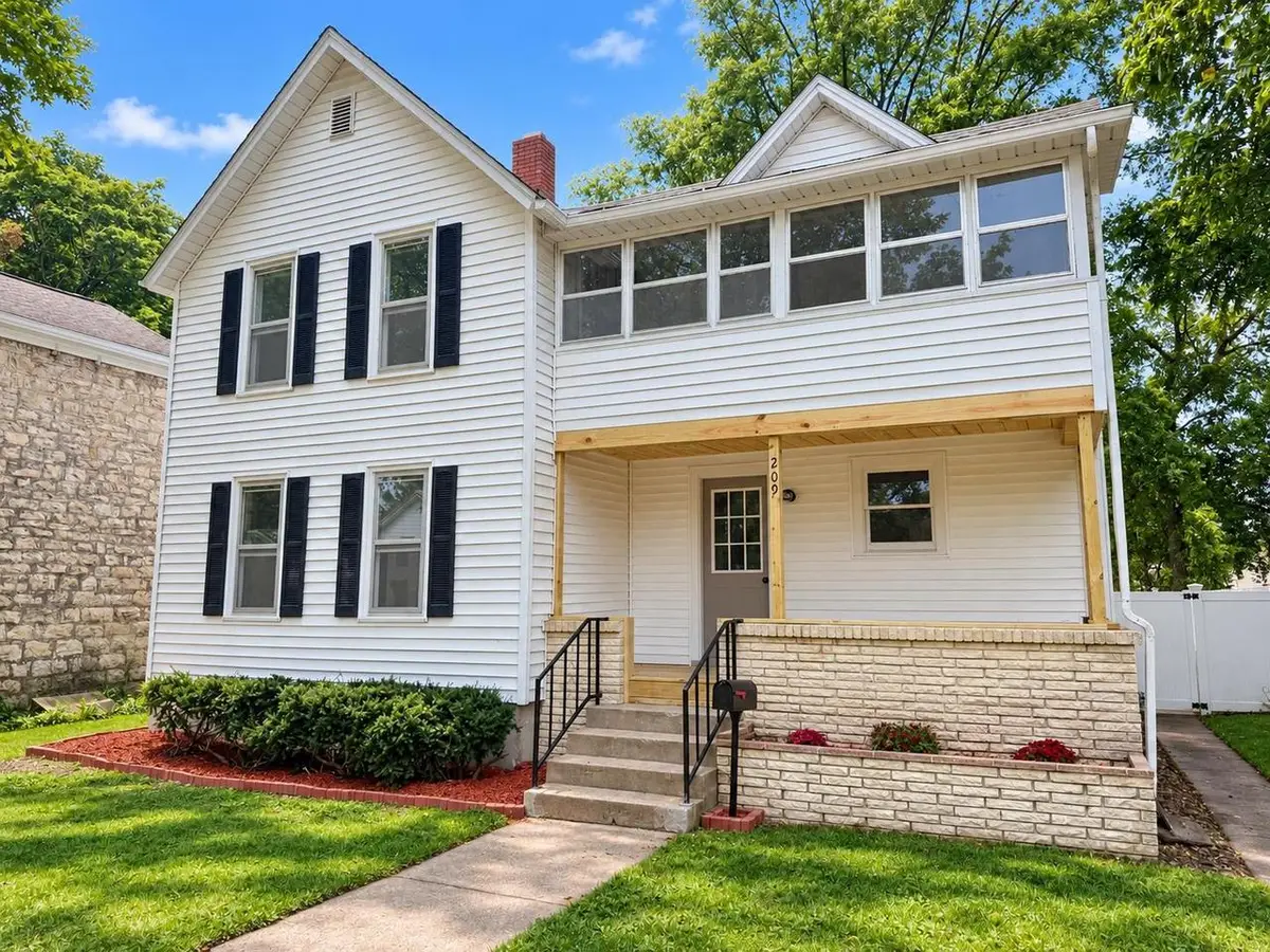 209 S Ohio Street, Prairie Du Chien, WI 53821 - #1