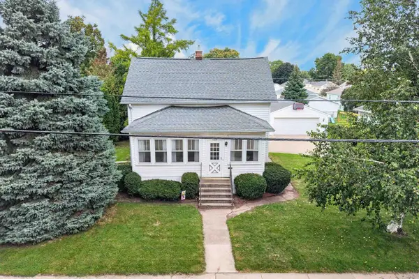 1126 W 6th Avenue, Oshkosh, WI 54902