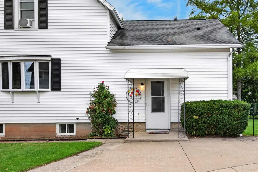 1126 W 6th Avenue, Oshkosh, WI 54902 - #3