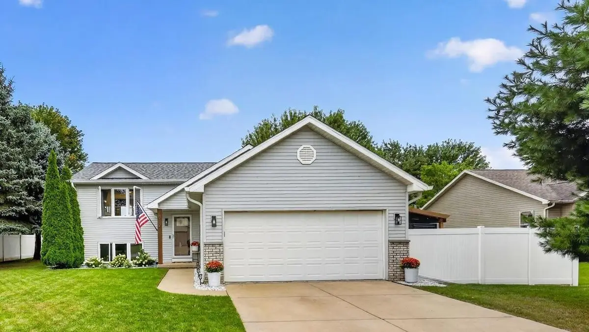 812 Hanksfield Place, Prairie Du Sac, WI 53578 - #1
