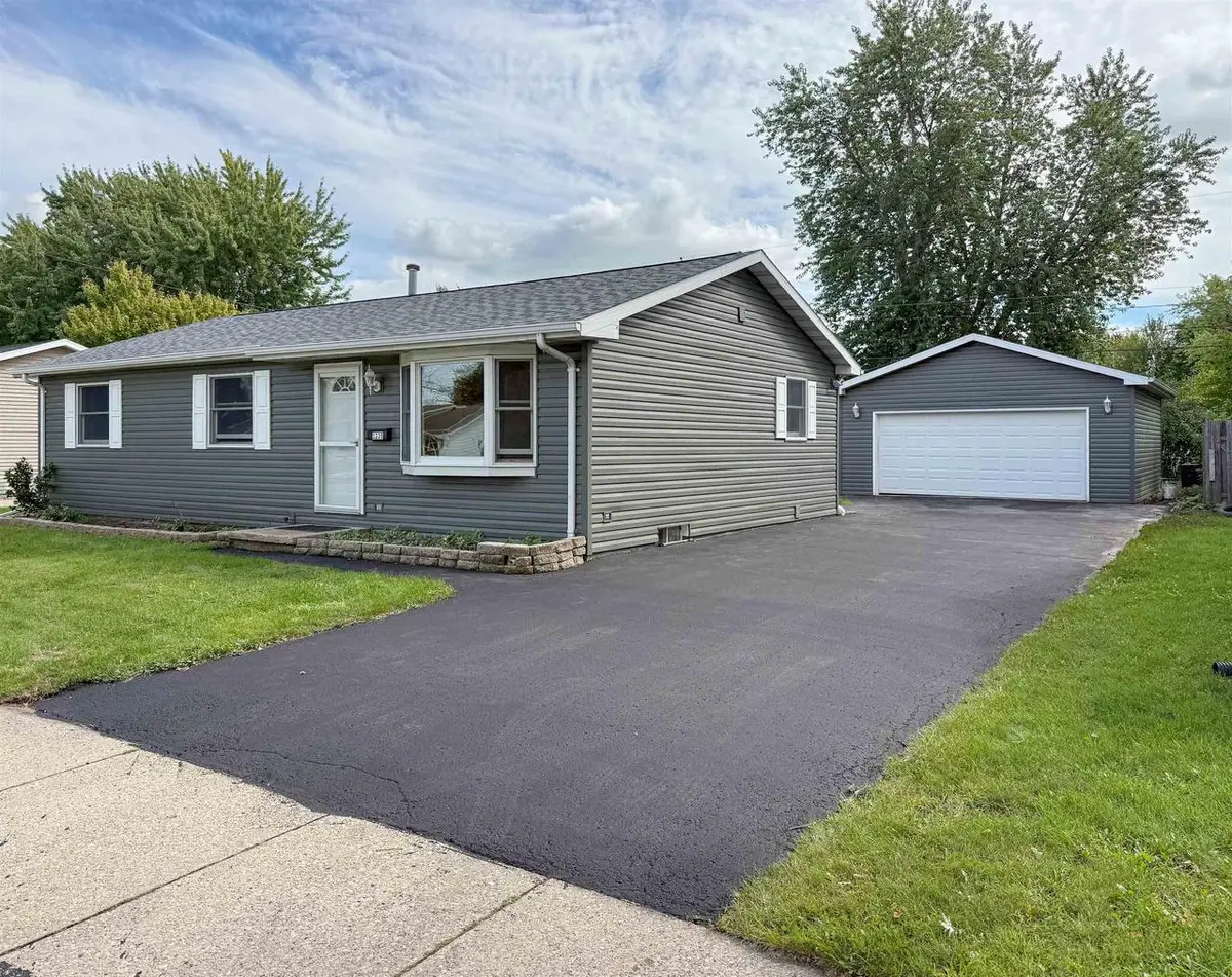 1235 E Sylvan Avenue, Appleton, WI 54915 - #1